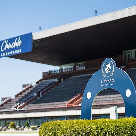 B&B Chuchle Arena Praha エクステリア 写真