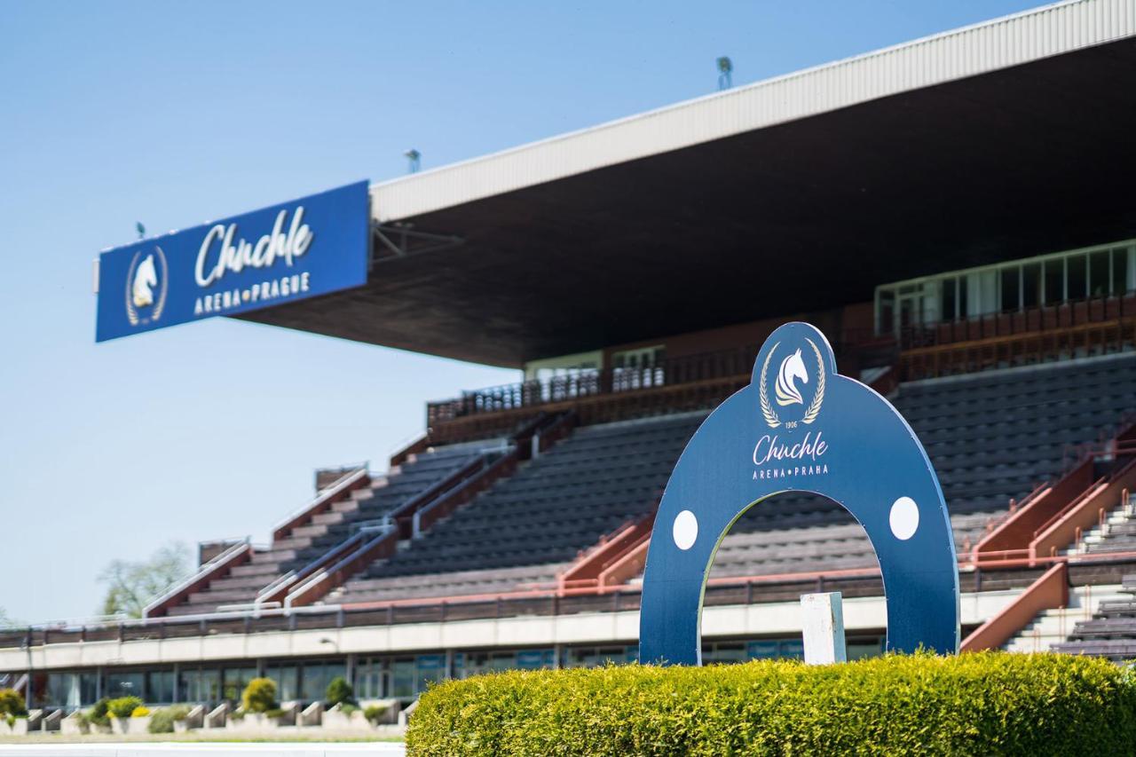 B&B Chuchle Arena Praha エクステリア 写真